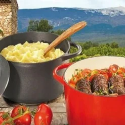 Küchenprofi Bratentopf Oval Aus Gusseisen In Classic Red 33 Cm / 25,5 X 19 Cm / 7,0 Liter / 26 Cm / 39 Cm -STAUB shop 04 0100 14 26 Ambiente 1