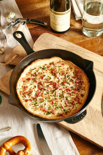 Staub Bratpfanne Mit Gusseisengriff In Graphitgrau 2 Staub Bratpfanne Mit Gusseisengriff In Graphitgrau - Image 2