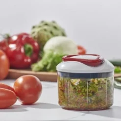 Zyliss Easy Pull - Universalhacker 19 Zyliss Easy Pull - Universalhacker -STAUB shop 220 E910015 Zyliss EasyPullFoodProcessor LifestylePortrait HR