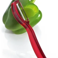 Triangle Vertikalschäler Rot, Gezahnte Klinge 10 Triangle Vertikalschäler Rot, Gezahnte Klinge -STAUB shop 224 5004950 v02 preview XL