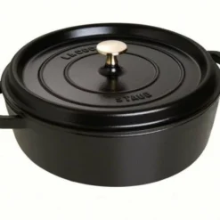 Staub Cocotte Rund Und Flach Aus Gusseisen In Schwarz