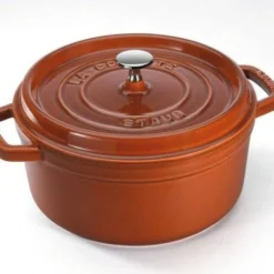 Staub Cocotte Rund Aus Gusseisen In Zimt 22, 20 Cm/ 10 Cm/ 2,6 Liter