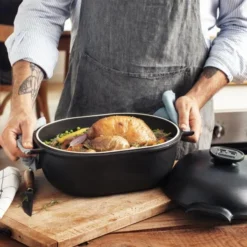 Emile Henry Schmortopf Delight Oval In Ardoise -STAUB shop EH 6645 Life Delight Cocotte Oval DutchOven Poultry Service A