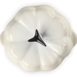 Le Creuset Kürbisförmchen Mit Deckel In Meringue 8 Le Creuset Kürbisförmchen Mit Deckel In Meringue -STAUB shop LC 20200703 ZS PS FS 61802357160003 004