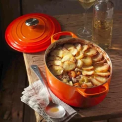 Le Creuset Bräter Signature Oval In Deep Teal 35 Cm / 8,9 L 7 Le Creuset Bräter Signature Oval In Deep Teal 35 Cm / 8,9 L -STAUB shop Le Creuset Ovaler Braeter Signature ofenrot Stimmung klein l 2