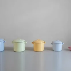 Riess Emaille Riess Kasserolle Aus Emaille In Rosa 9 Riess Emaille Riess Kasserolle Aus Emaille In Rosa -STAUB shop RIESS AMBIENTE CLASSIC Pastell Bunt 2019 11 05 highres 1