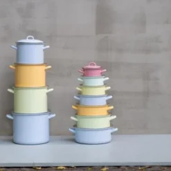 Riess Emaille Riess Kasserolle Aus Emaille In Rosa 8 Riess Emaille Riess Kasserolle Aus Emaille In Rosa -STAUB shop RIESS AMBIENTE CLASSIC Pastell Bunt 2019 11 12 highres