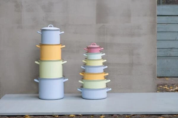 Riess Emaille Riess Kasserolle Aus Emaille In Rosa 4 Riess Emaille Riess Kasserolle Aus Emaille In Rosa - Image 4