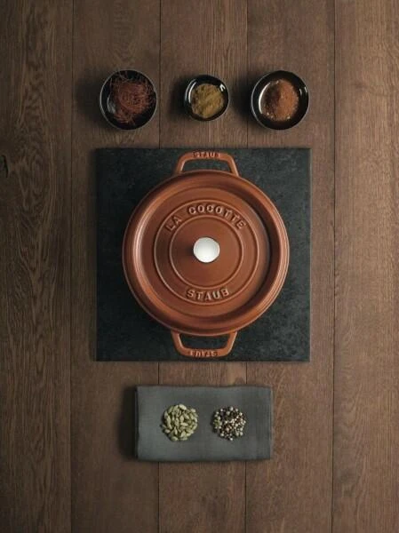 Staub Cocotte Rund Aus Gusseisen In Zimt 28, 24 Cm / 13 Cm/ 6,7 Liter 3 Staub Cocotte Rund Aus Gusseisen In Zimt 28, 24 Cm / 13 Cm/ 6,7 Liter - Image 3