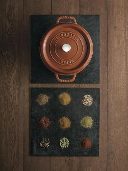 Staub Cocotte Rund Aus Gusseisen In Zimt 22, 20 Cm/ 10 Cm/ 2,6 Liter 2 Staub Cocotte Rund Aus Gusseisen In Zimt 22, 20 Cm/ 10 Cm/ 2,6 Liter - Image 2